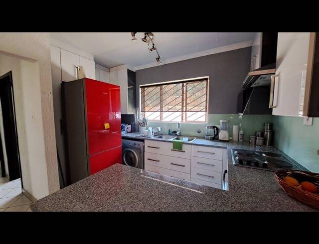 2 BEDROOM TOWNHOUSE FOR SALE IN WINCHESTER HILLS